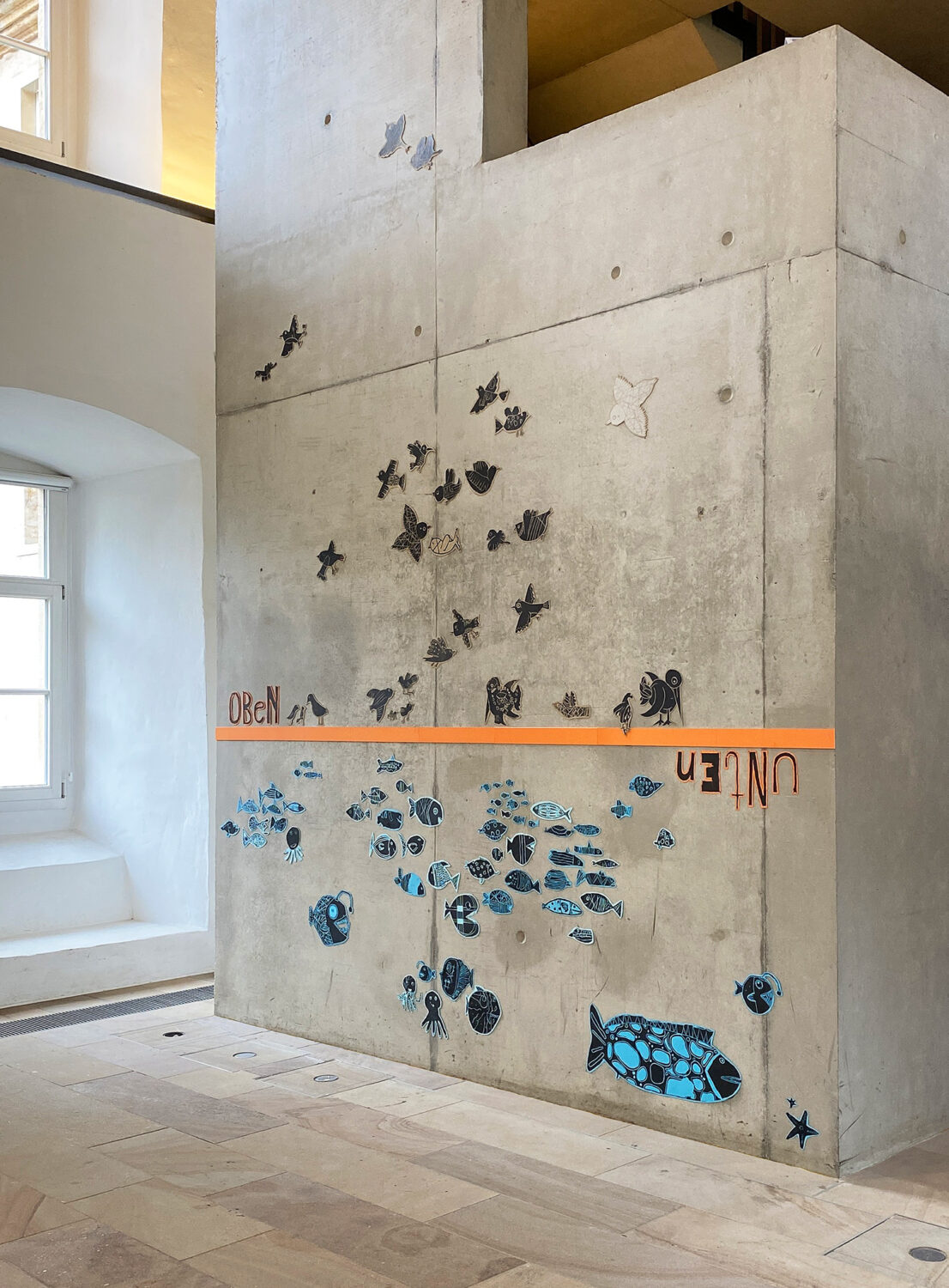 Wandinstallation aus einem Kunstprojekt mit Kindern | Ausstellung 'Jugend gestaltet 2021' | DA Kunsthaus Kloster Gravenhorst